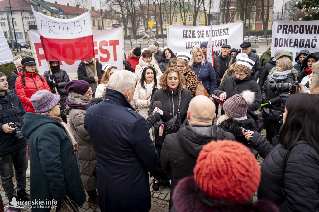 Protest w Nisku! Pracownicy szpitala wyszli na ulicę!