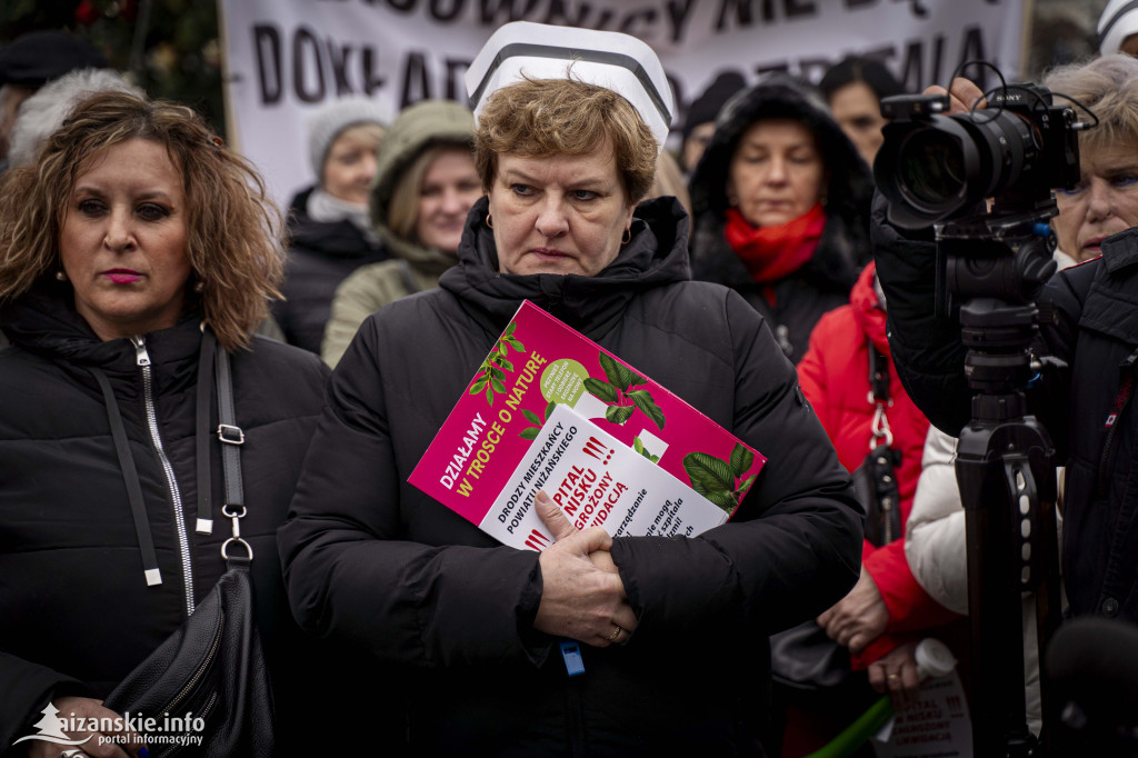 Protest w Nisku! Pracownicy szpitala wyszli na ulicę!