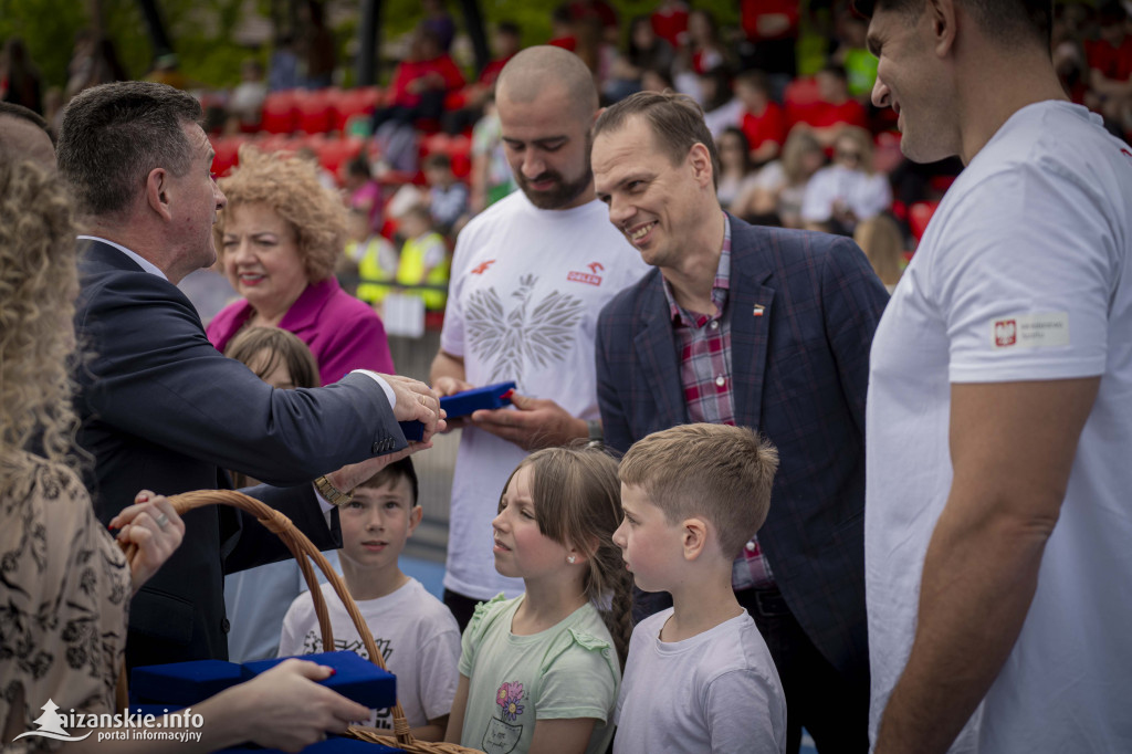 Stadion poświęcony i otwarty, ale… grać nie można