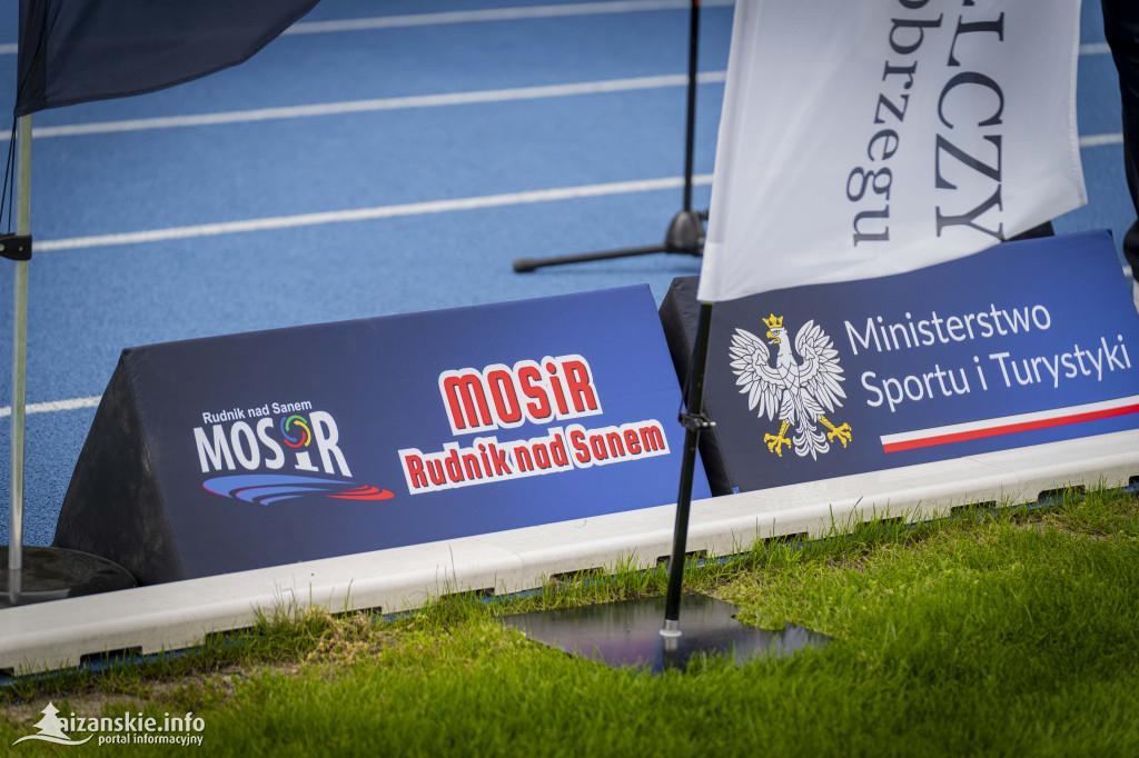 Stadion poświęcony i otwarty, ale… grać nie można