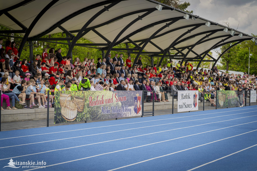 Stadion poświęcony i otwarty, ale… grać nie można