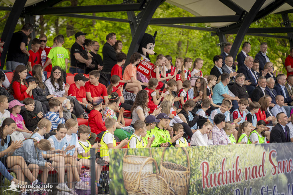 Stadion poświęcony i otwarty, ale… grać nie można