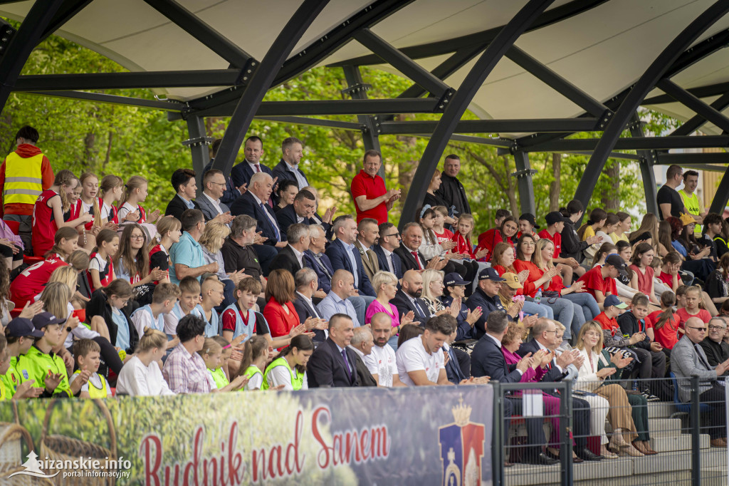Stadion poświęcony i otwarty, ale… grać nie można