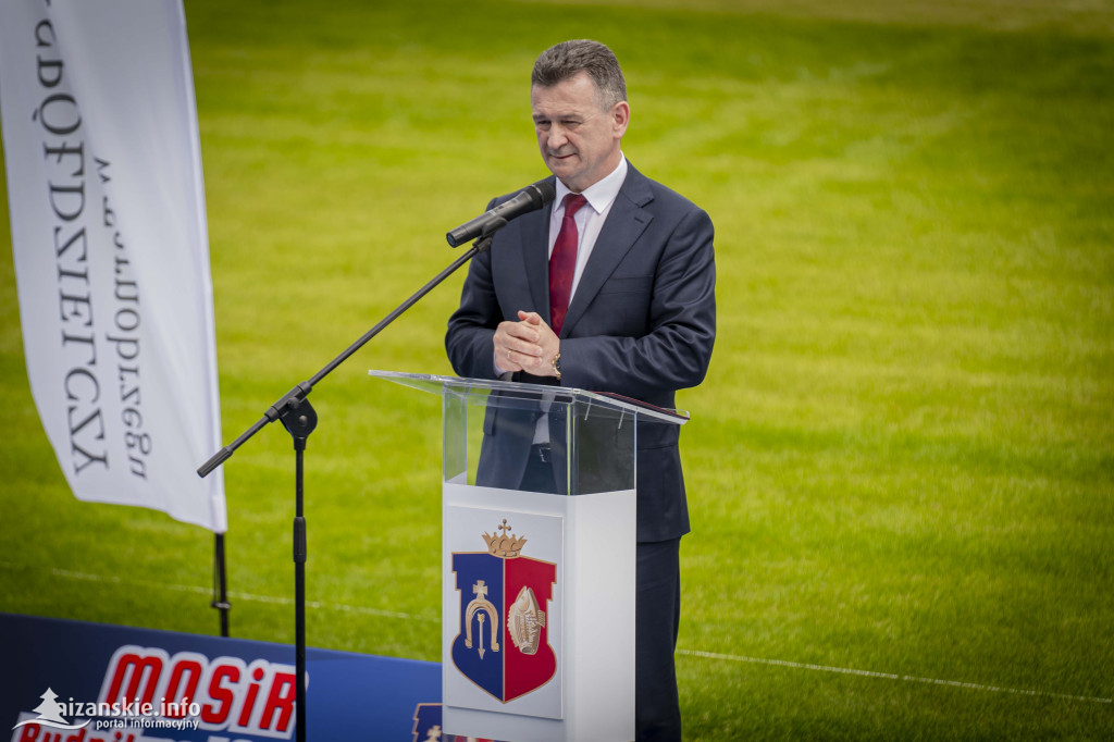 Stadion poświęcony i otwarty, ale… grać nie można