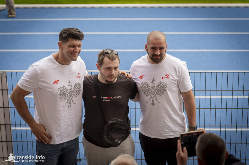 Stadion poświęcony i otwarty, ale… grać nie można