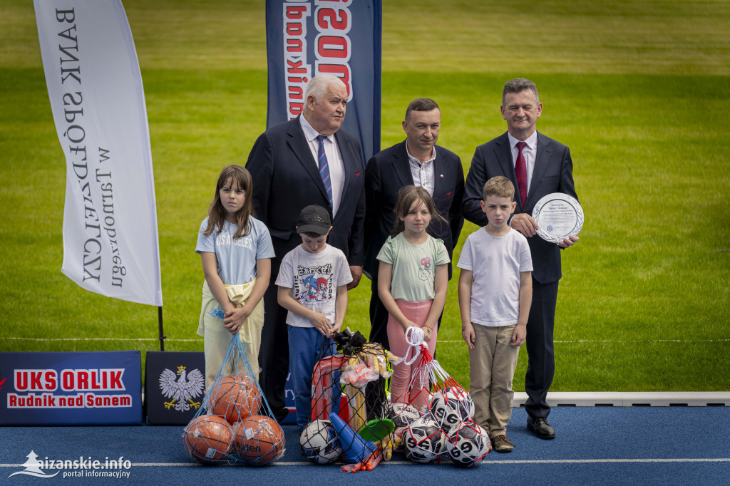 Stadion poświęcony i otwarty, ale… grać nie można