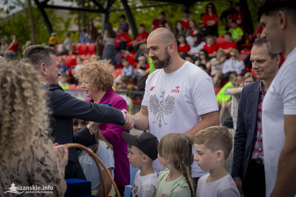 Stadion poświęcony i otwarty, ale… grać nie można