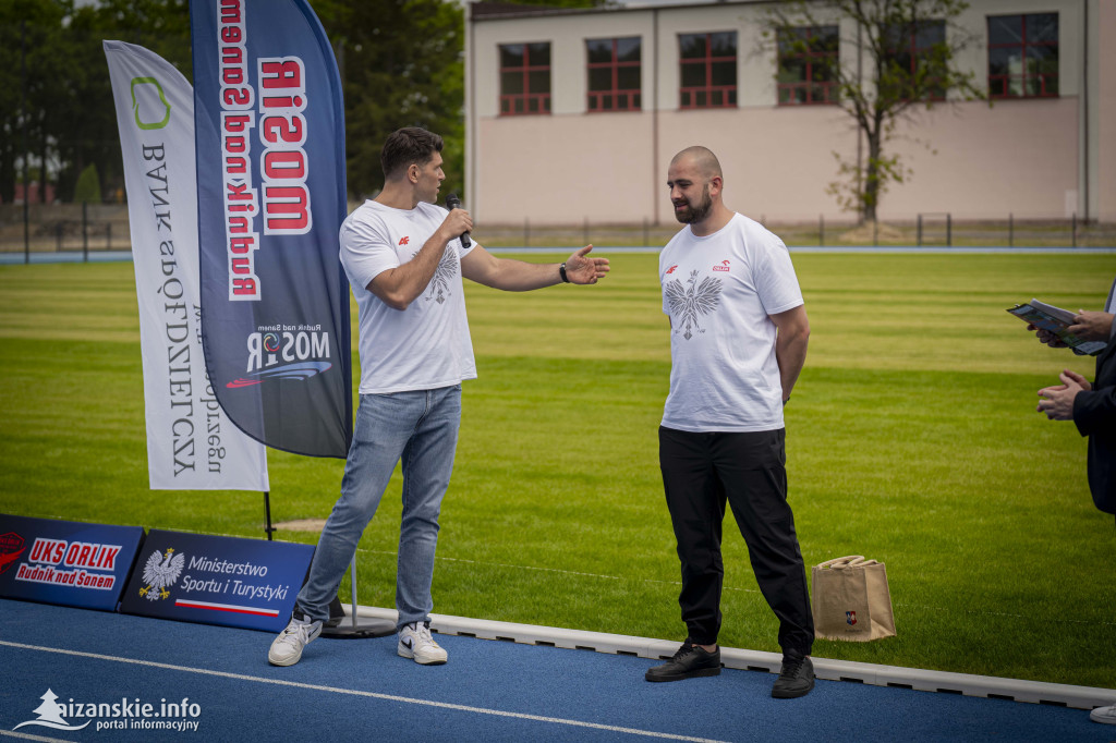Stadion poświęcony i otwarty, ale… grać nie można
