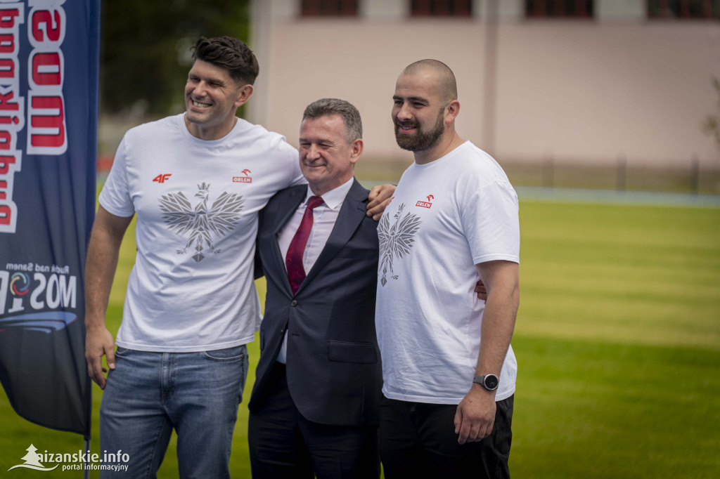 Stadion poświęcony i otwarty, ale… grać nie można