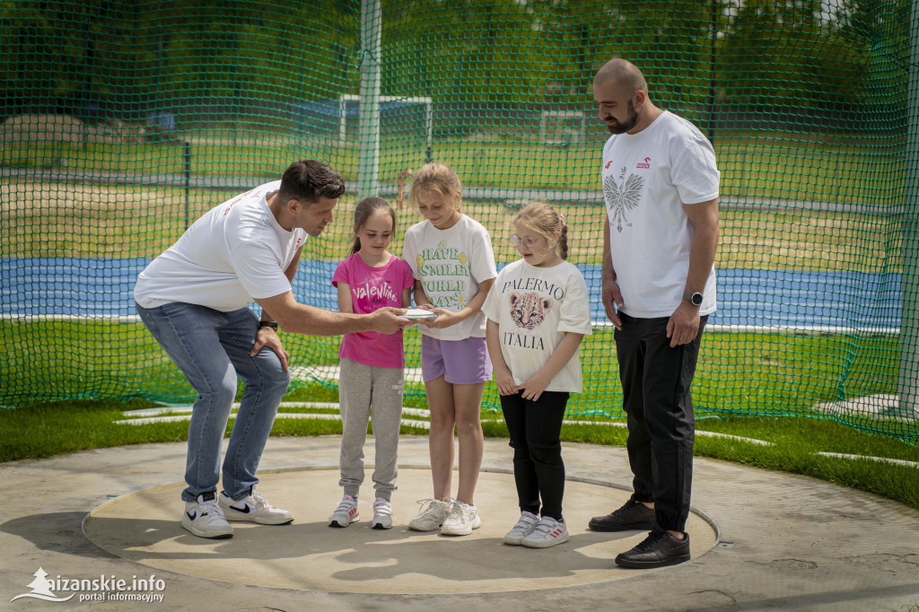 Stadion poświęcony i otwarty, ale… grać nie można