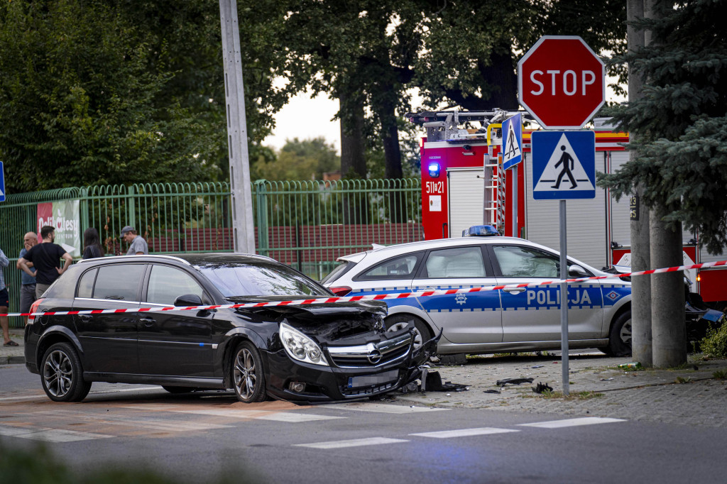 Radiowóz zderzył się w osobówką