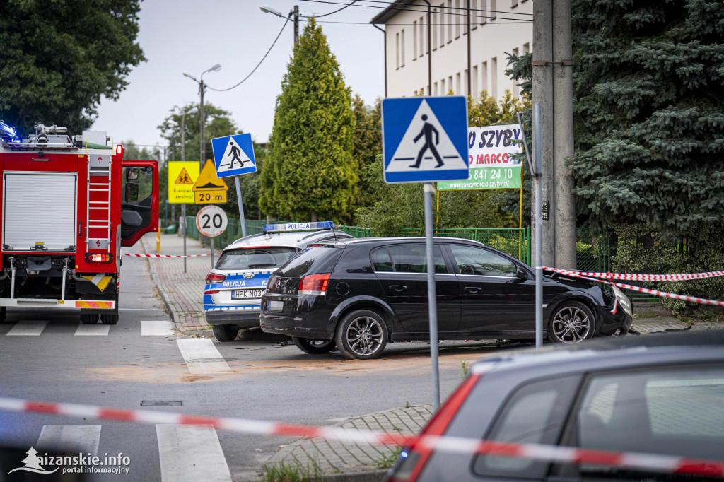 Radiowóz zderzył się w osobówką