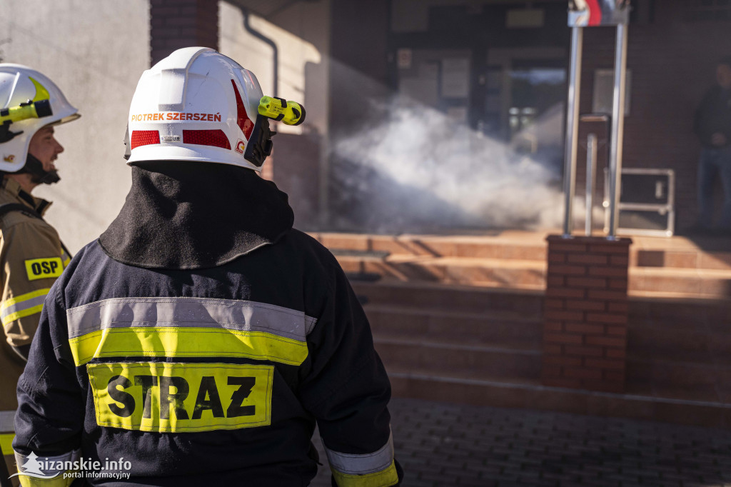 Ćwiczenia alarmowe w Krzeszowie – syreny, zadymienie i nauka przez zabawę