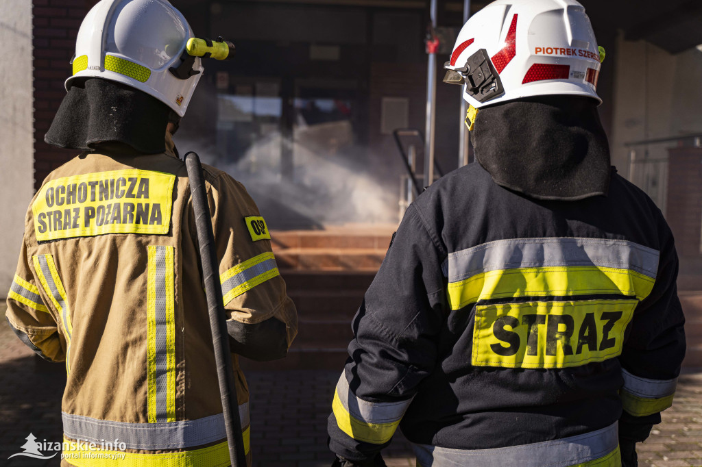Ćwiczenia alarmowe w Krzeszowie – syreny, zadymienie i nauka przez zabawę
