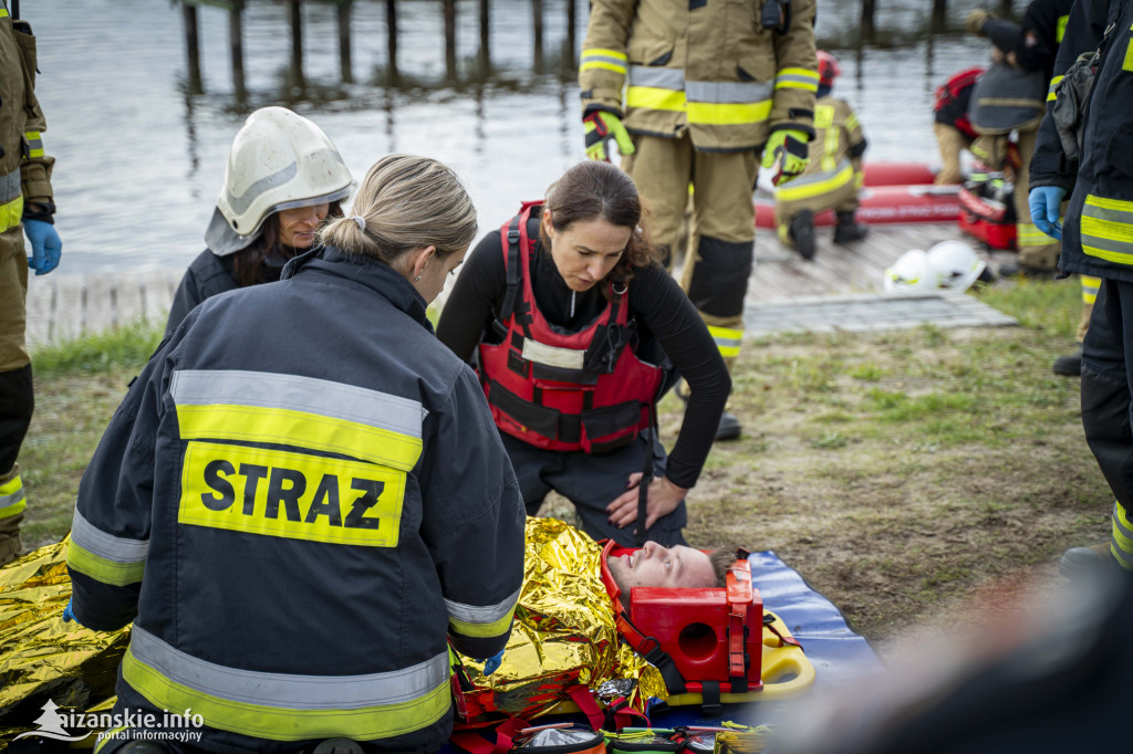 Ćwiczenia strażaków PSP i OSP na zalewie w Jarocinie