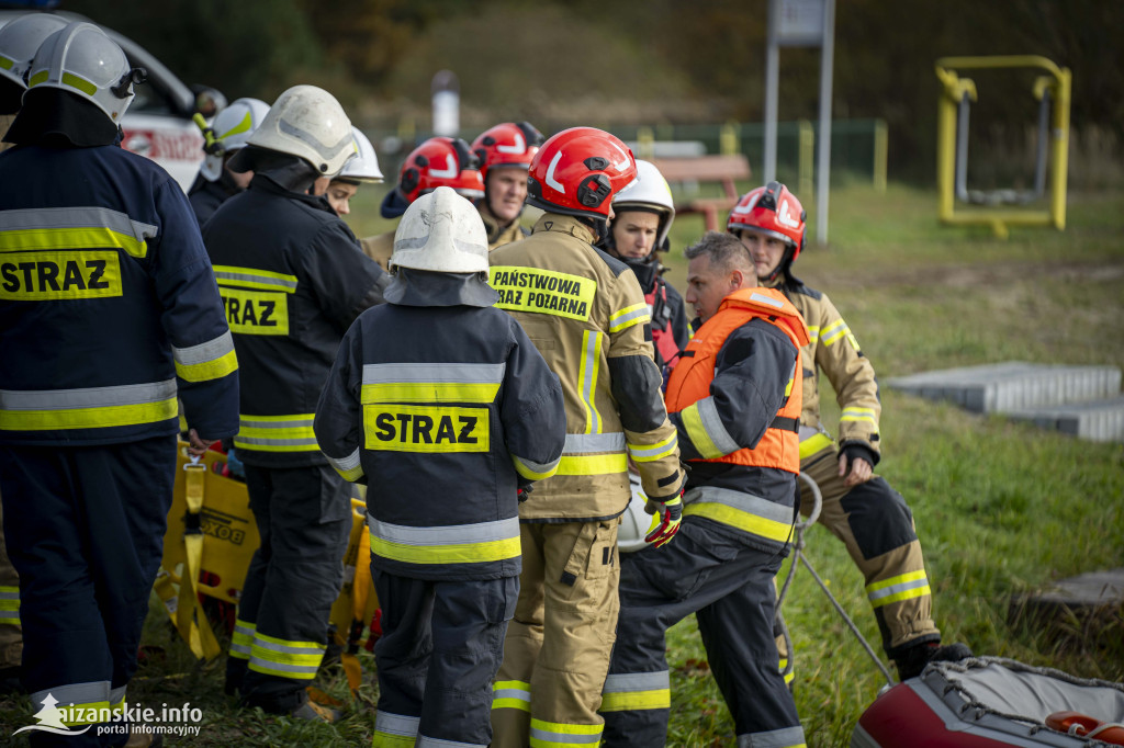 Ćwiczenia strażaków PSP i OSP na zalewie w Jarocinie