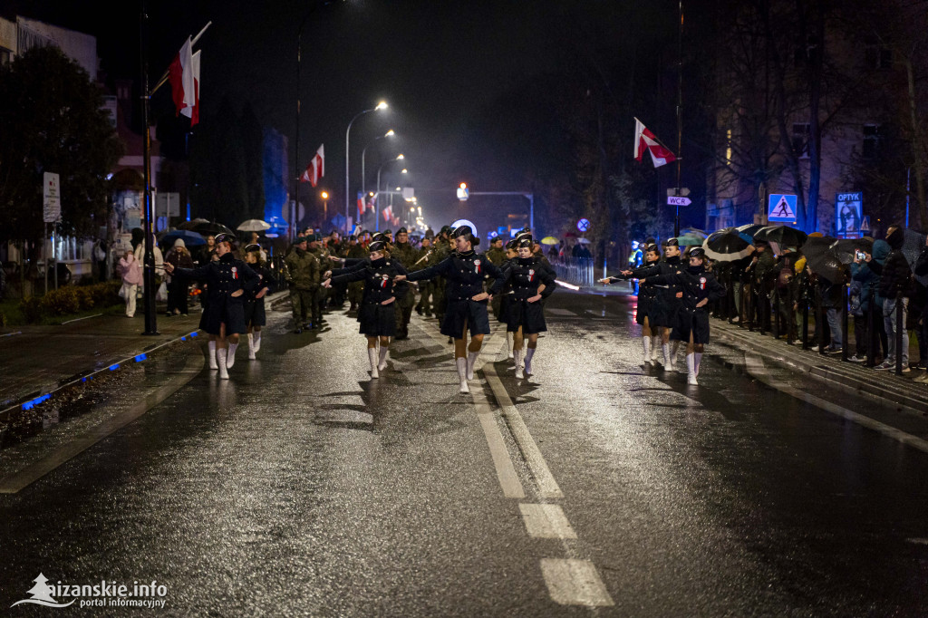 Deszcz nie przeszkodził w patriotycznym capstrzyku w Nisku