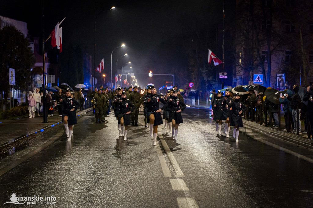 Deszcz nie przeszkodził w patriotycznym capstrzyku w Nisku