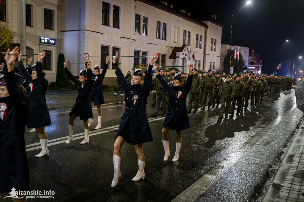 Deszcz nie przeszkodził w patriotycznym capstrzyku w Nisku