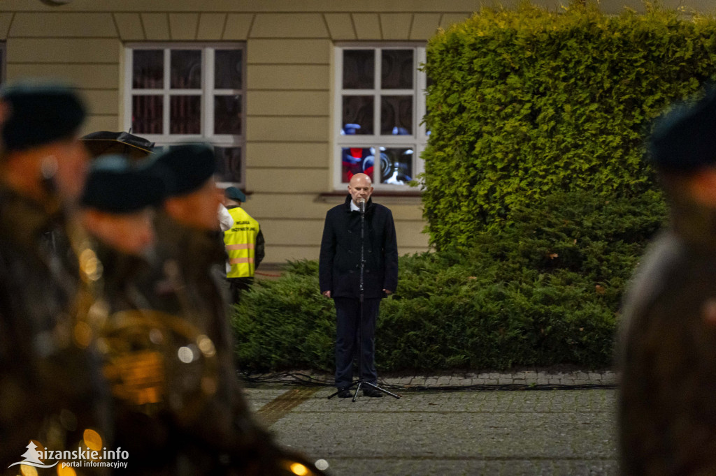 Deszcz nie przeszkodził w patriotycznym capstrzyku w Nisku
