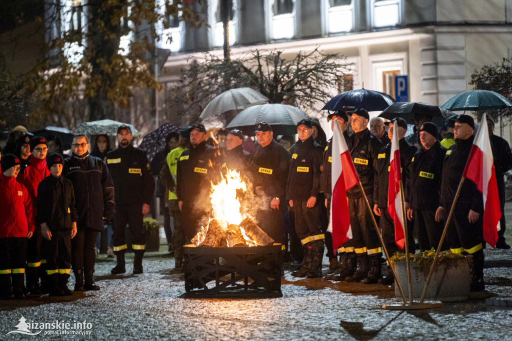 Deszcz nie przeszkodził w patriotycznym capstrzyku w Nisku