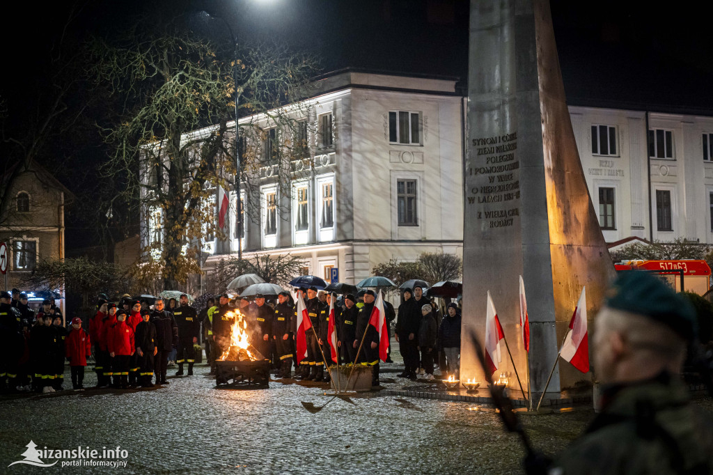 Deszcz nie przeszkodził w patriotycznym capstrzyku w Nisku