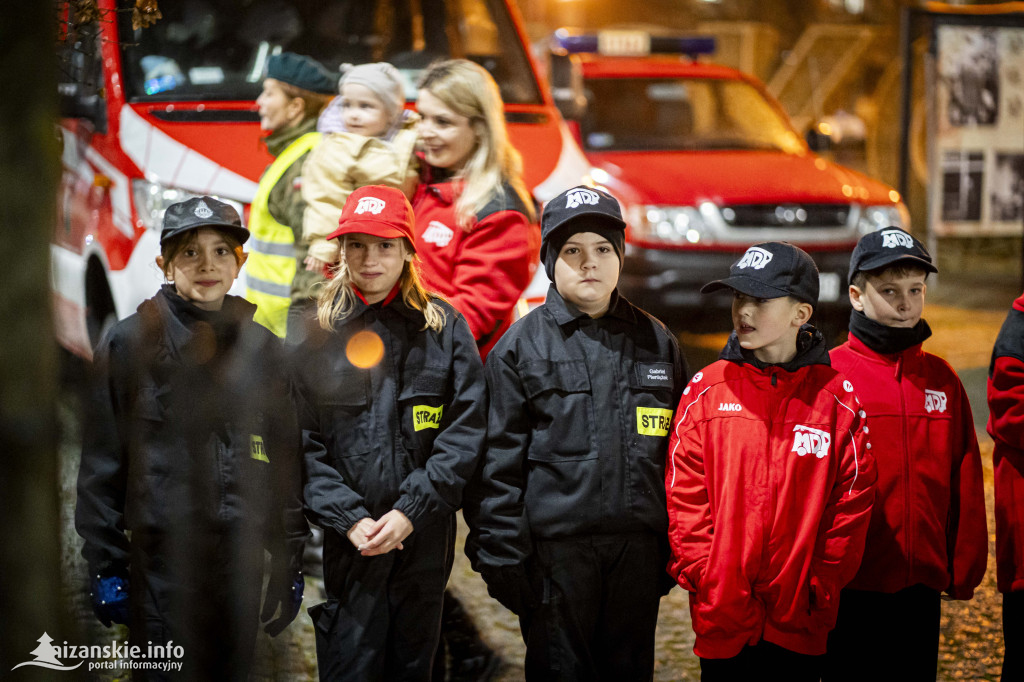 Deszcz nie przeszkodził w patriotycznym capstrzyku w Nisku