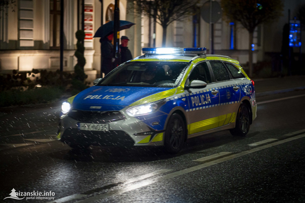 Deszcz nie przeszkodził w patriotycznym capstrzyku w Nisku