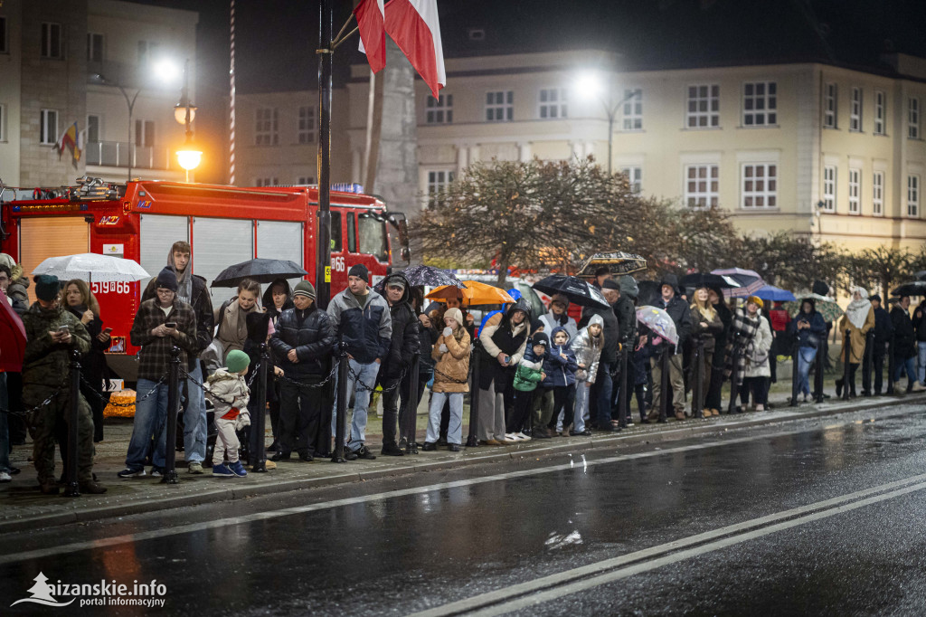Deszcz nie przeszkodził w patriotycznym capstrzyku w Nisku