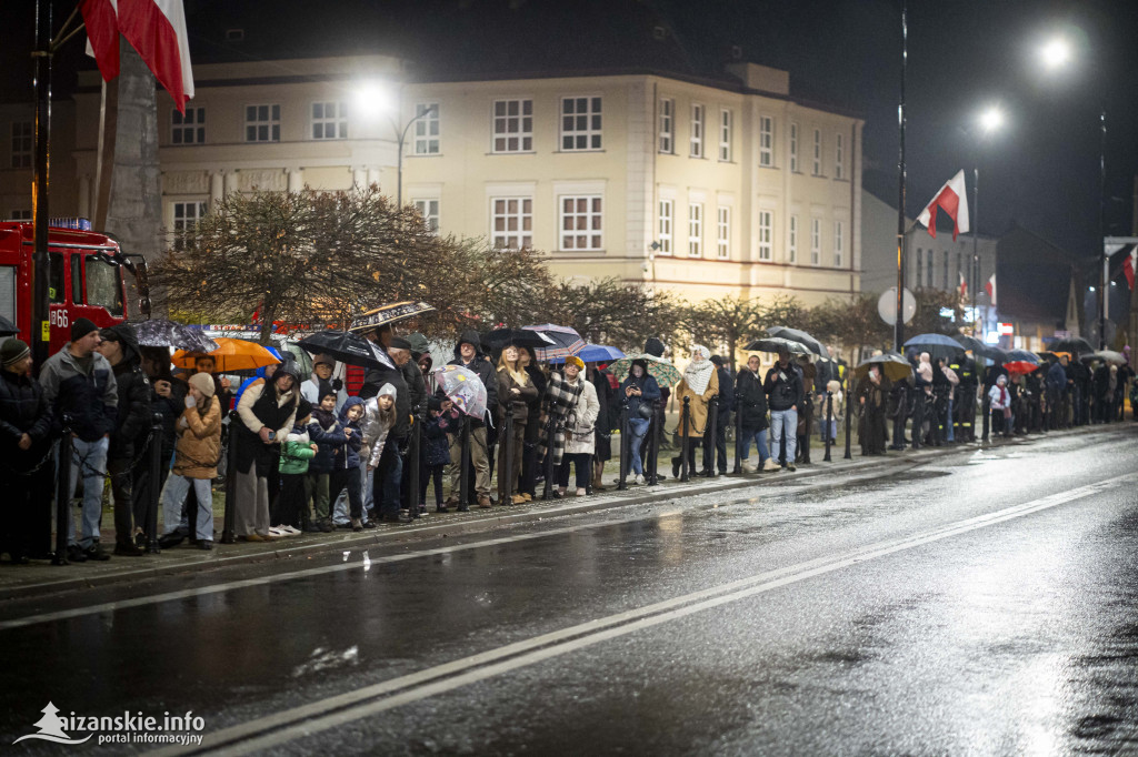 Deszcz nie przeszkodził w patriotycznym capstrzyku w Nisku