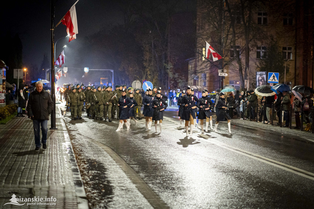 Deszcz nie przeszkodził w patriotycznym capstrzyku w Nisku