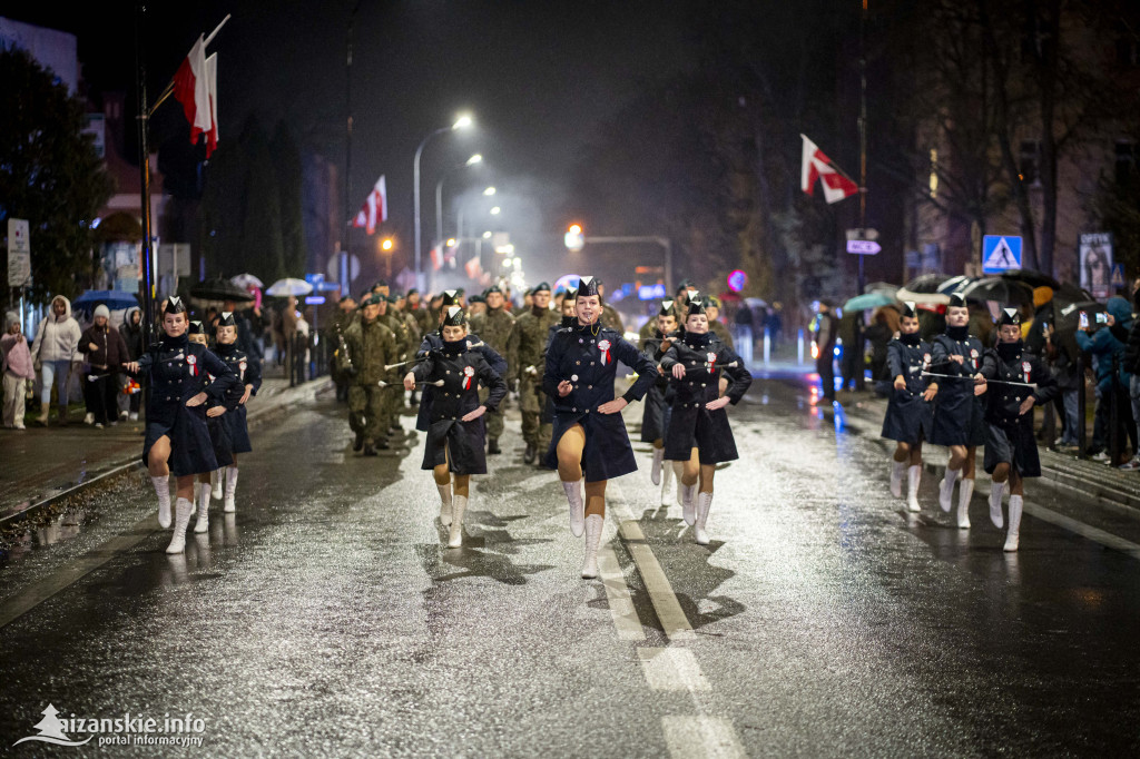 Deszcz nie przeszkodził w patriotycznym capstrzyku w Nisku