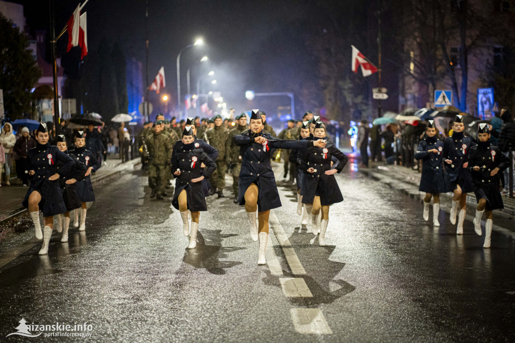 Deszcz nie przeszkodził w patriotycznym capstrzyku w Nisku