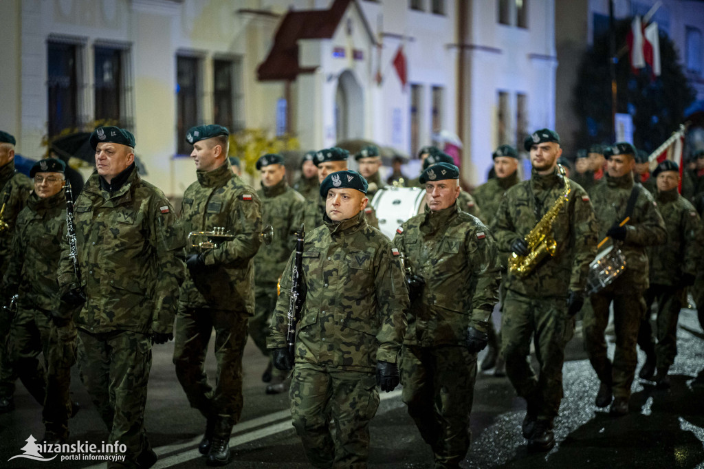 Deszcz nie przeszkodził w patriotycznym capstrzyku w Nisku