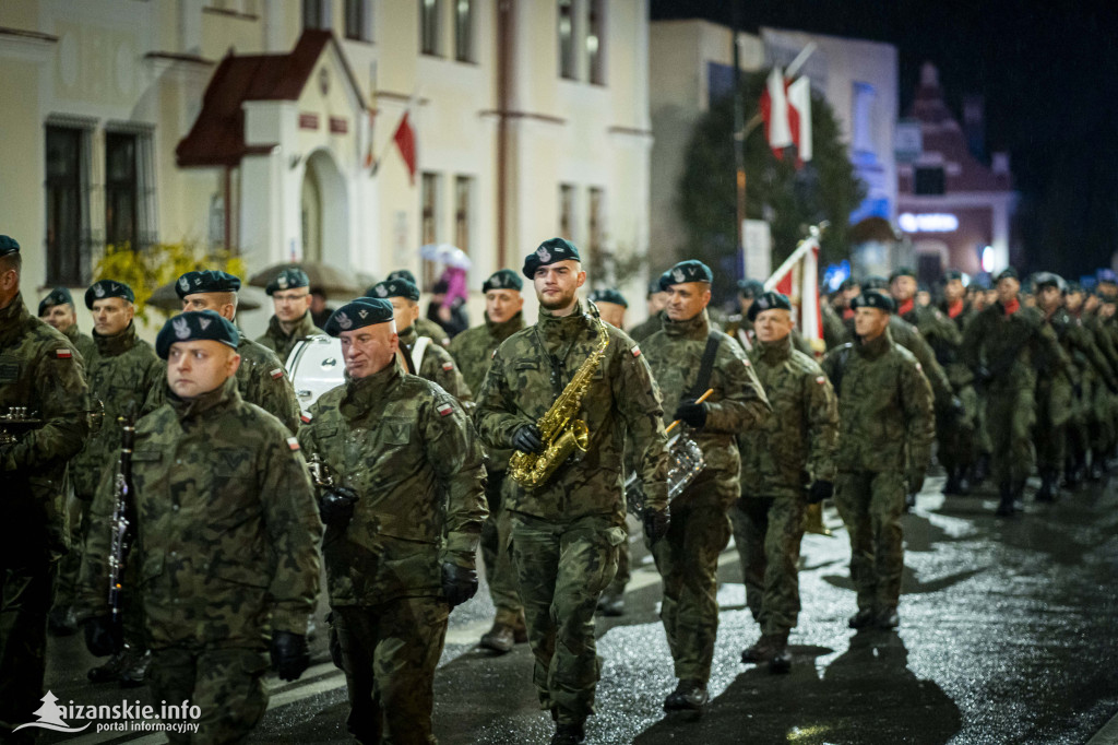 Deszcz nie przeszkodził w patriotycznym capstrzyku w Nisku