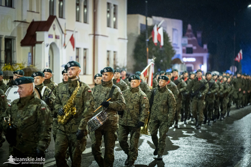 Deszcz nie przeszkodził w patriotycznym capstrzyku w Nisku