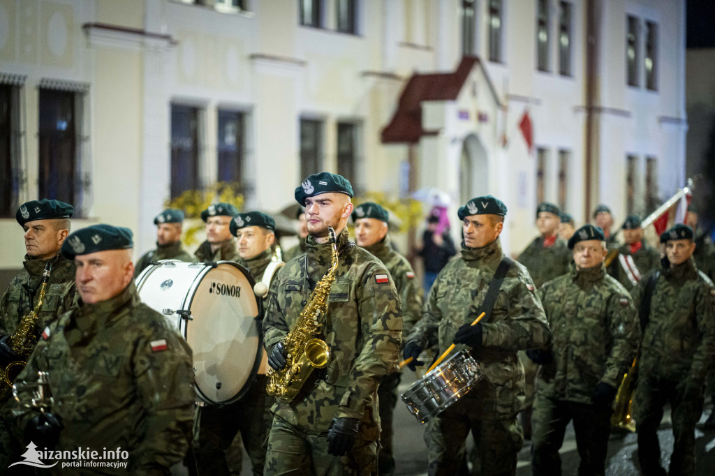 Deszcz nie przeszkodził w patriotycznym capstrzyku w Nisku