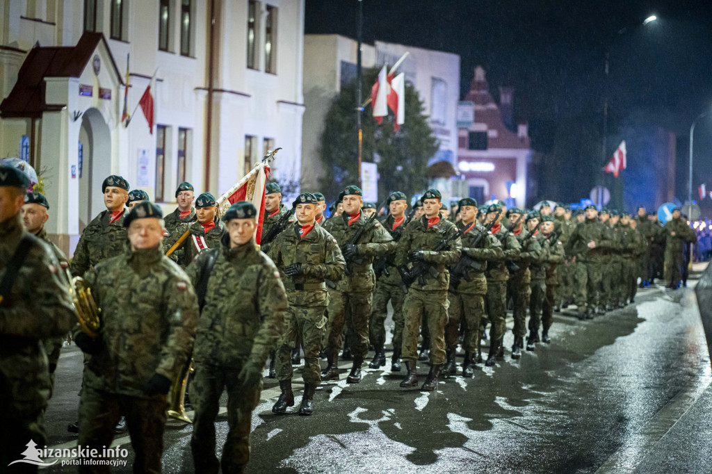 Deszcz nie przeszkodził w patriotycznym capstrzyku w Nisku