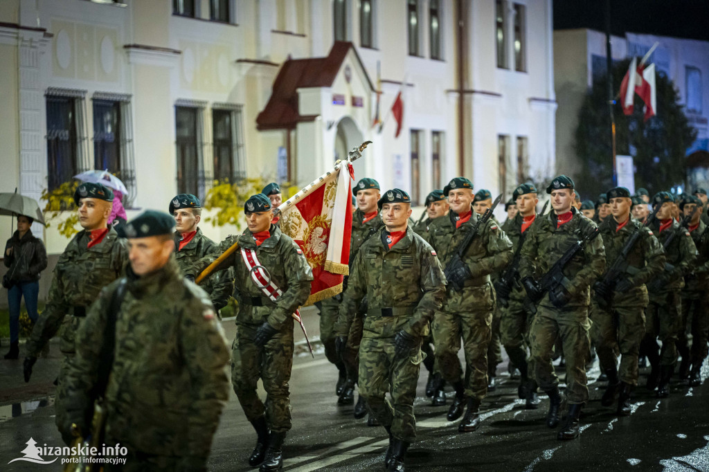 Deszcz nie przeszkodził w patriotycznym capstrzyku w Nisku