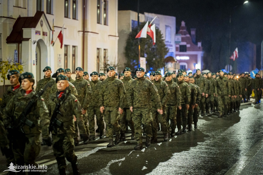 Deszcz nie przeszkodził w patriotycznym capstrzyku w Nisku