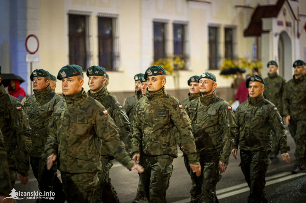 Deszcz nie przeszkodził w patriotycznym capstrzyku w Nisku