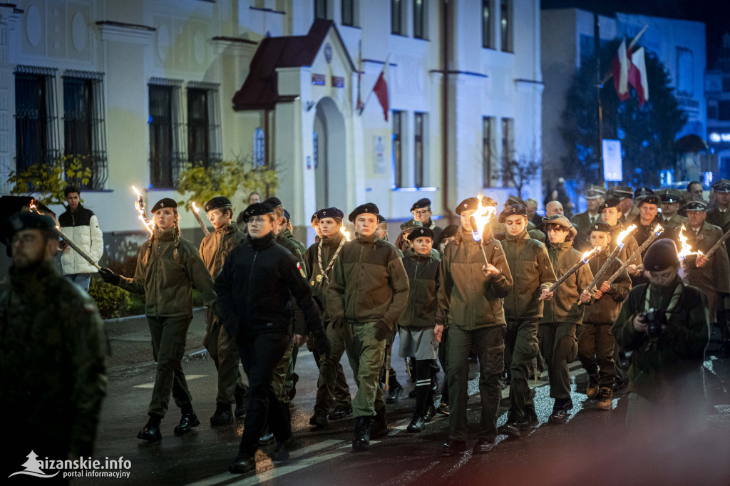 Deszcz nie przeszkodził w patriotycznym capstrzyku w Nisku
