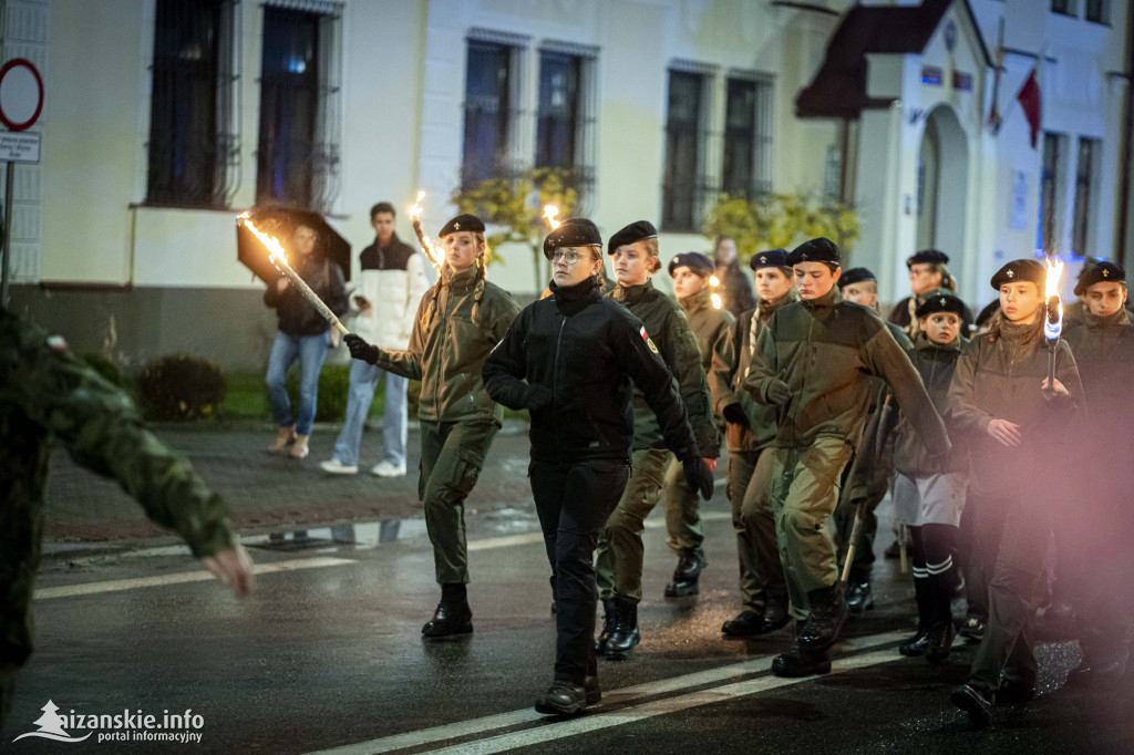 Deszcz nie przeszkodził w patriotycznym capstrzyku w Nisku