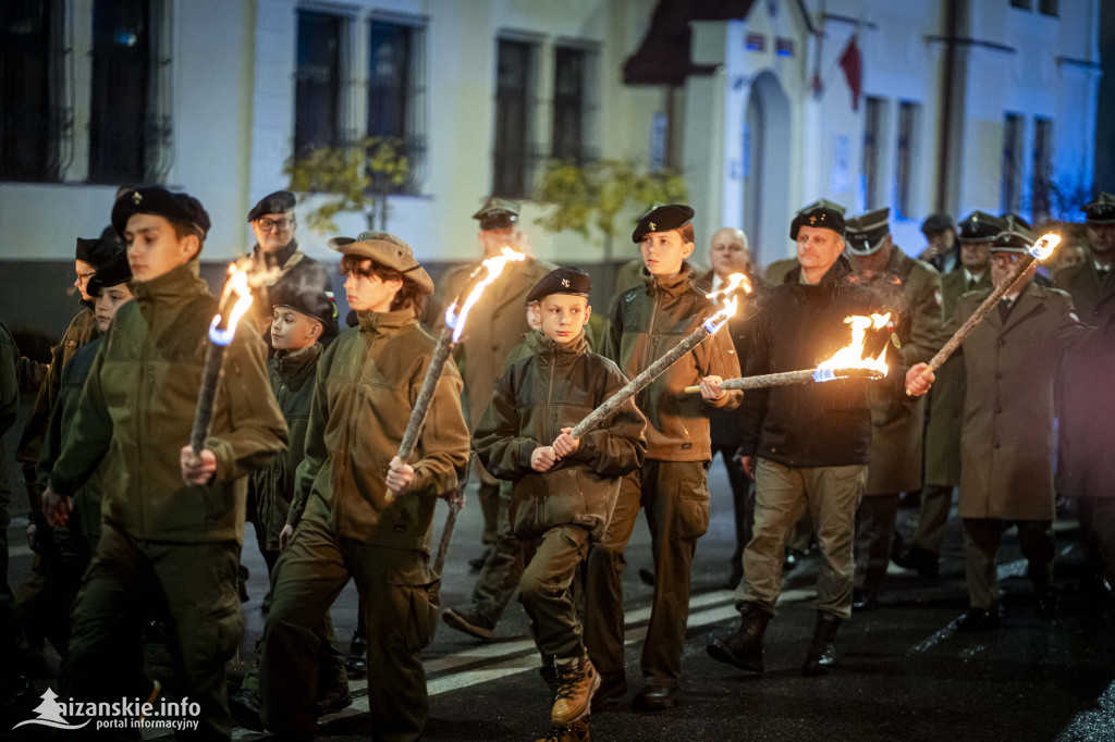 Deszcz nie przeszkodził w patriotycznym capstrzyku w Nisku