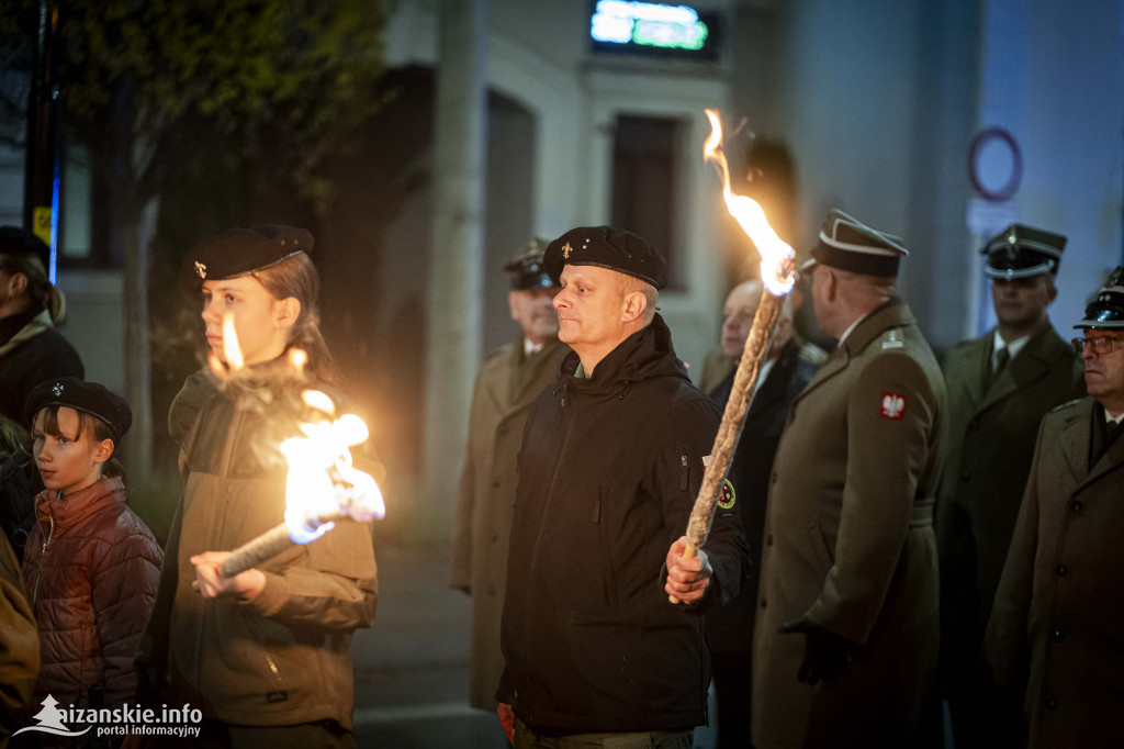 Deszcz nie przeszkodził w patriotycznym capstrzyku w Nisku