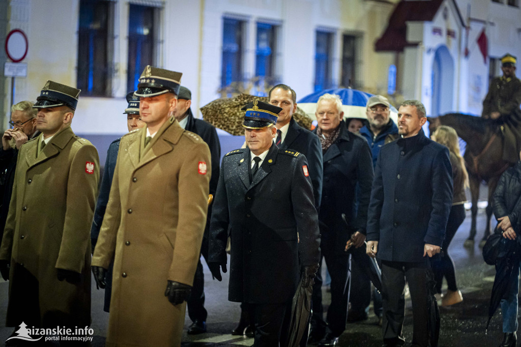Deszcz nie przeszkodził w patriotycznym capstrzyku w Nisku