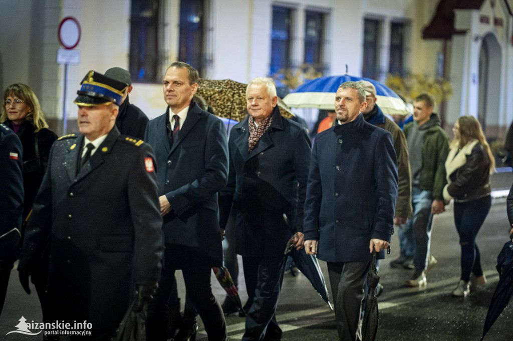 Deszcz nie przeszkodził w patriotycznym capstrzyku w Nisku