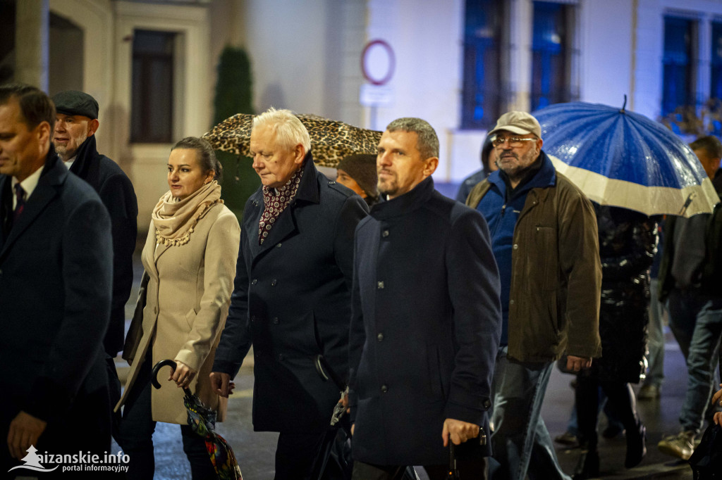 Deszcz nie przeszkodził w patriotycznym capstrzyku w Nisku
