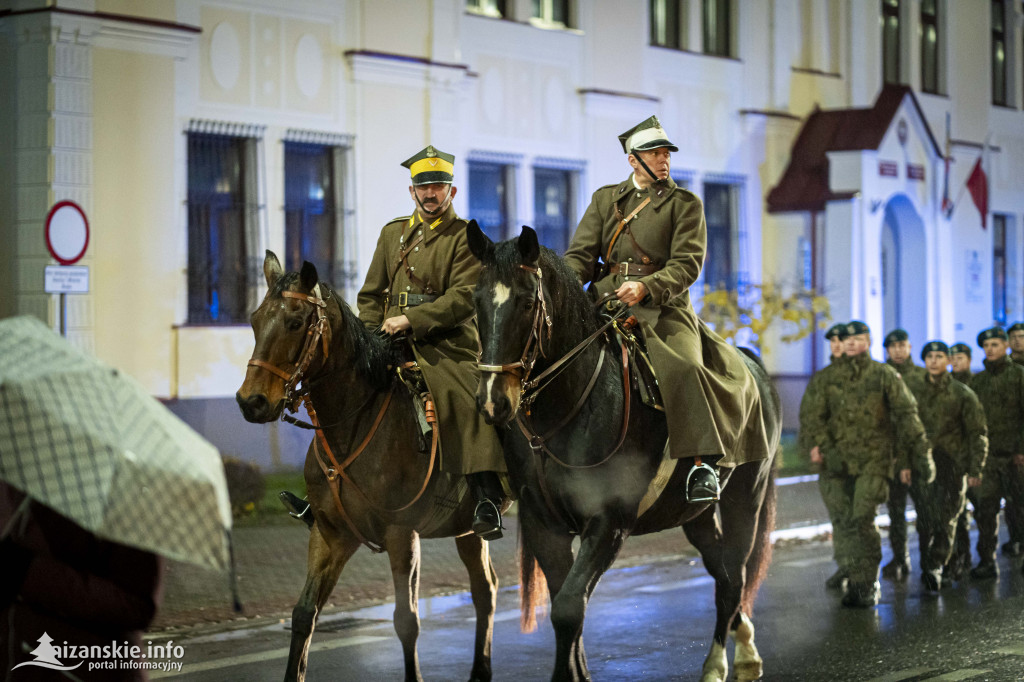 Deszcz nie przeszkodził w patriotycznym capstrzyku w Nisku