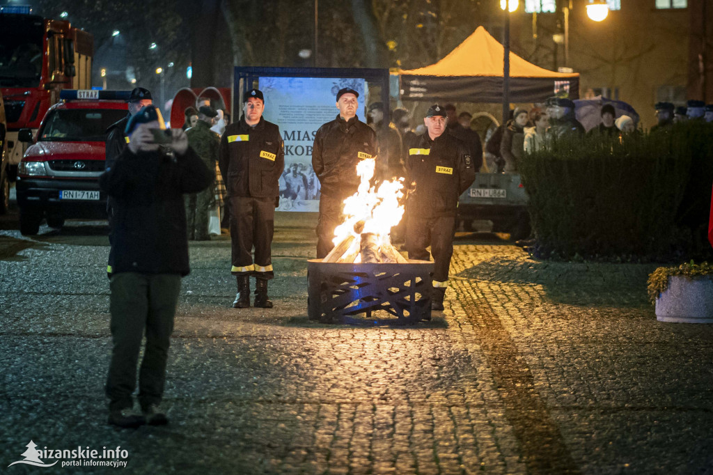 Deszcz nie przeszkodził w patriotycznym capstrzyku w Nisku